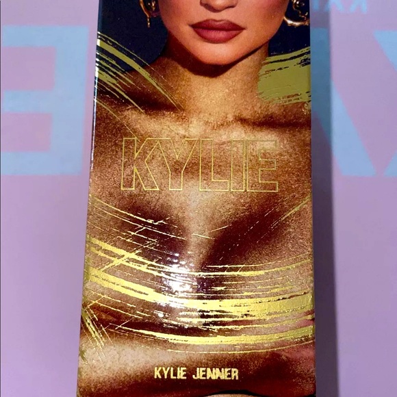 Kylie Cosmetics 24K Liquid Highlighter - Picture 3 of 6
